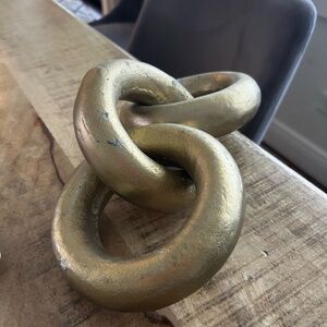 Chain gold house decor